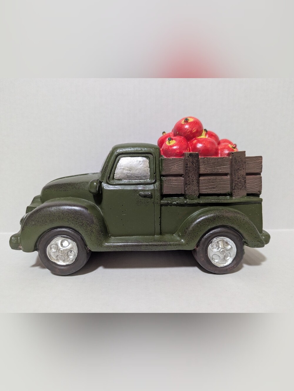 Farmhouse Apple Produce Truck Home Decor (NWT)